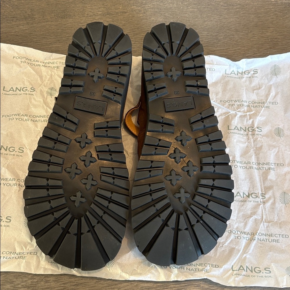 Women’s Suede Dress Shoe - Picture 2 of 4